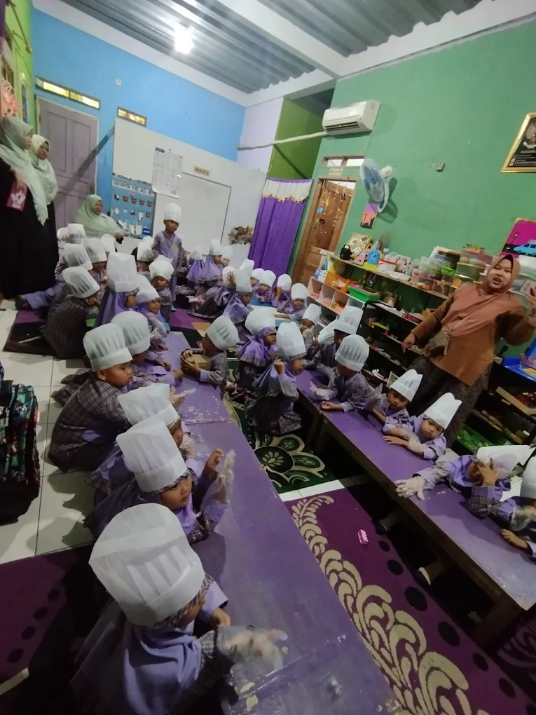 Kegiatan kelas memasak TK Nurul Islam